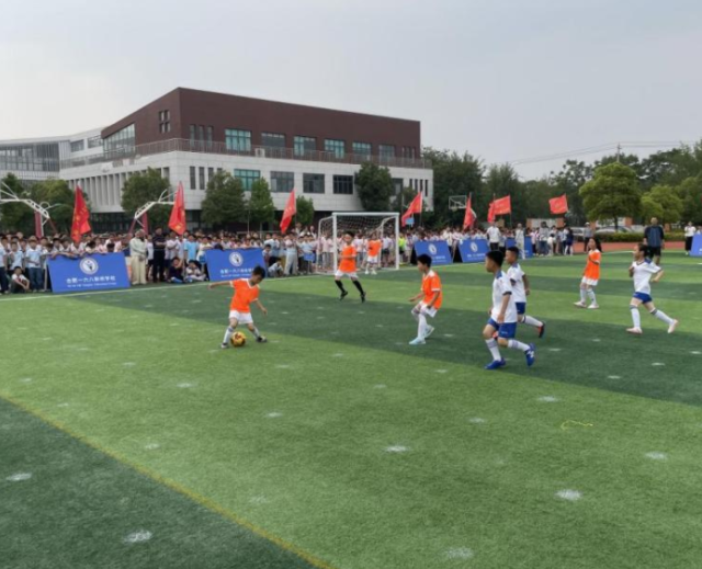 构成教与学师与生“共同在场”的双向互动讲堂力求在师生携手探索 构成教与学师与生“共同在场”的双向互动讲堂力求在师生携手探索