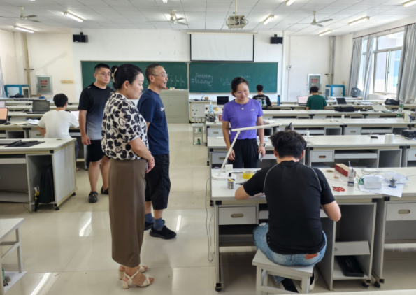 抓住暑期教学空档期进行硬化改造为师生日常通行增添了安全保障