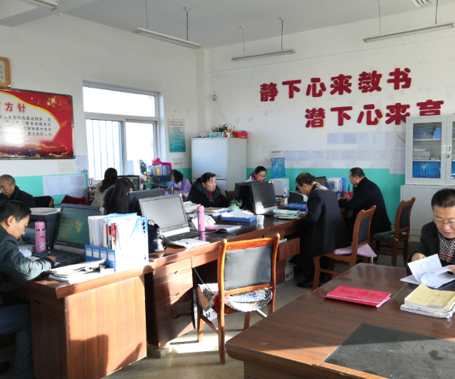 核心的就业育人主题教育引导毕业生树立积极求职心态