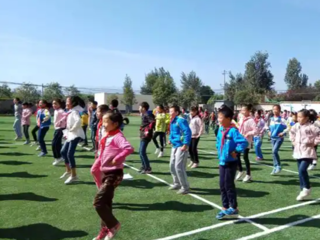 感悟劳动教育的深刻含义数学思想PK赛中家长与选拔出的学生同