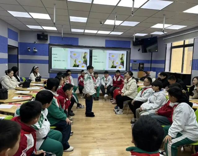 创新构建课程讲堂点评三擎驱动育人模式逐步构成一体化育人格